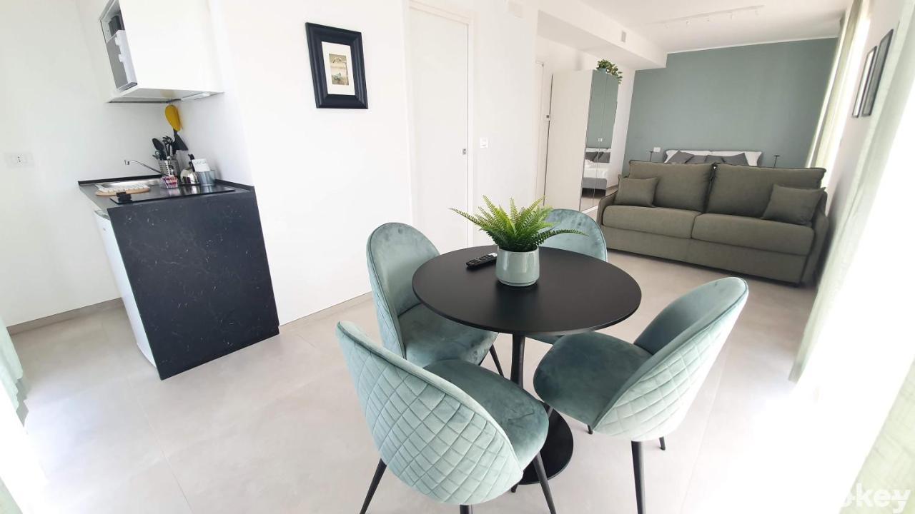 Villa Mediterranea Apartments - Seaview, Pool & Garden Bari Buitenkant foto