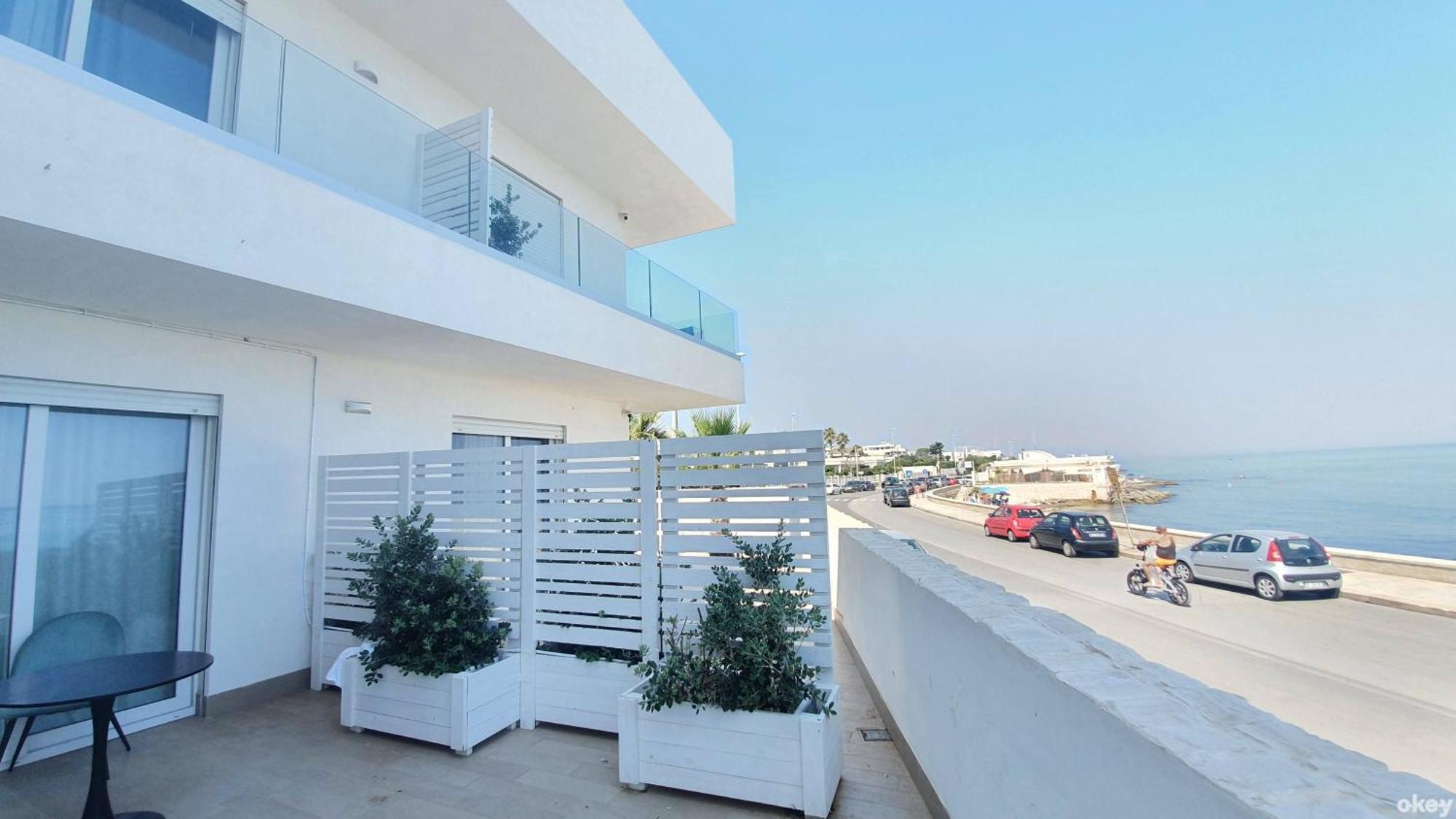 Villa Mediterranea Apartments - Seaview, Pool & Garden Bari Buitenkant foto