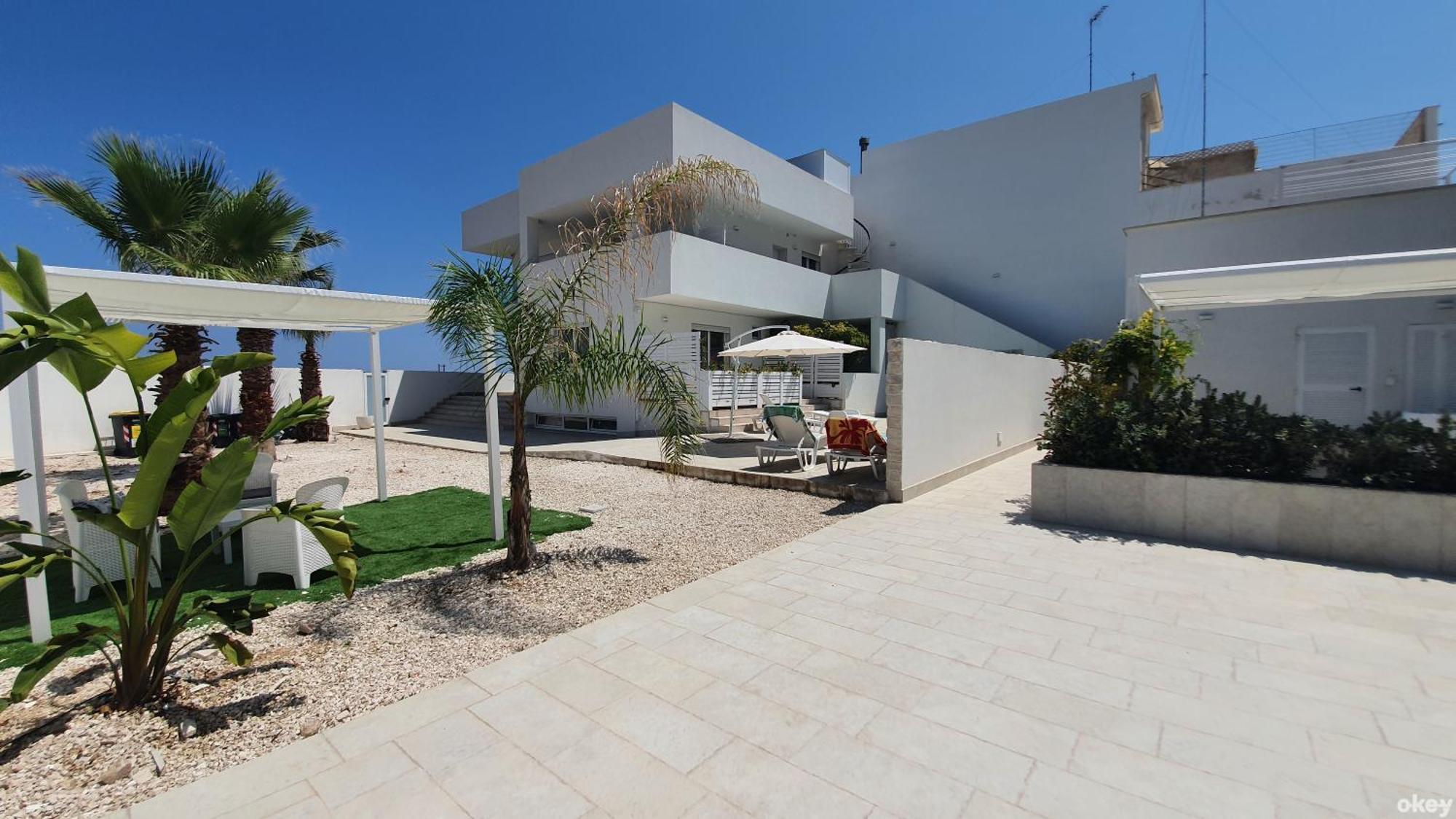 Villa Mediterranea Apartments - Seaview, Pool & Garden Bari Buitenkant foto
